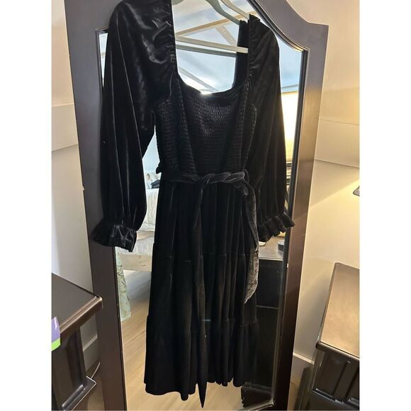 Elegant Black Velvet Mini Dress - Picture 4 of 5